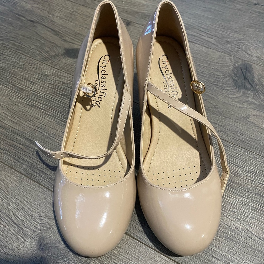 Classified, Round Toe Mary Jane pumps